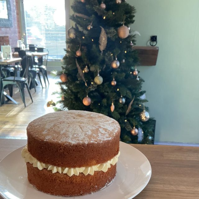 On offer today…….Homemade Victoria sponge 🍰We are open all day today serving coffee and cake, Lunch and Dinner.Lunch served 12-2.30Dinner 1700-2100#coffeeandcake #friyay #lunch #dinner #victoriasponge #scones #teacakes #cosyvibes #eatlocal #goodfood
#localproduce #Norfolk #Cromer #Gibsons