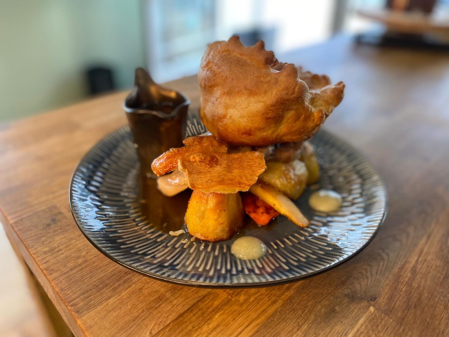 Good morning ☀️
Hope you all have a lovely Sunday!Our Sunday lunches are a firm favourite with our customers.We have limited availability today so book to avoid disappointment.#sundaylunch #roastpork #cosy #comfortfood #Gibsons
