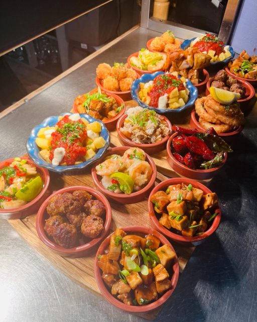 We have a few tables remaining for our tapas night tonight 🇪🇸Book via open table or give us a call on 01263 502148#Tapastuesdays #backaftersummer #authentic #Gibsons