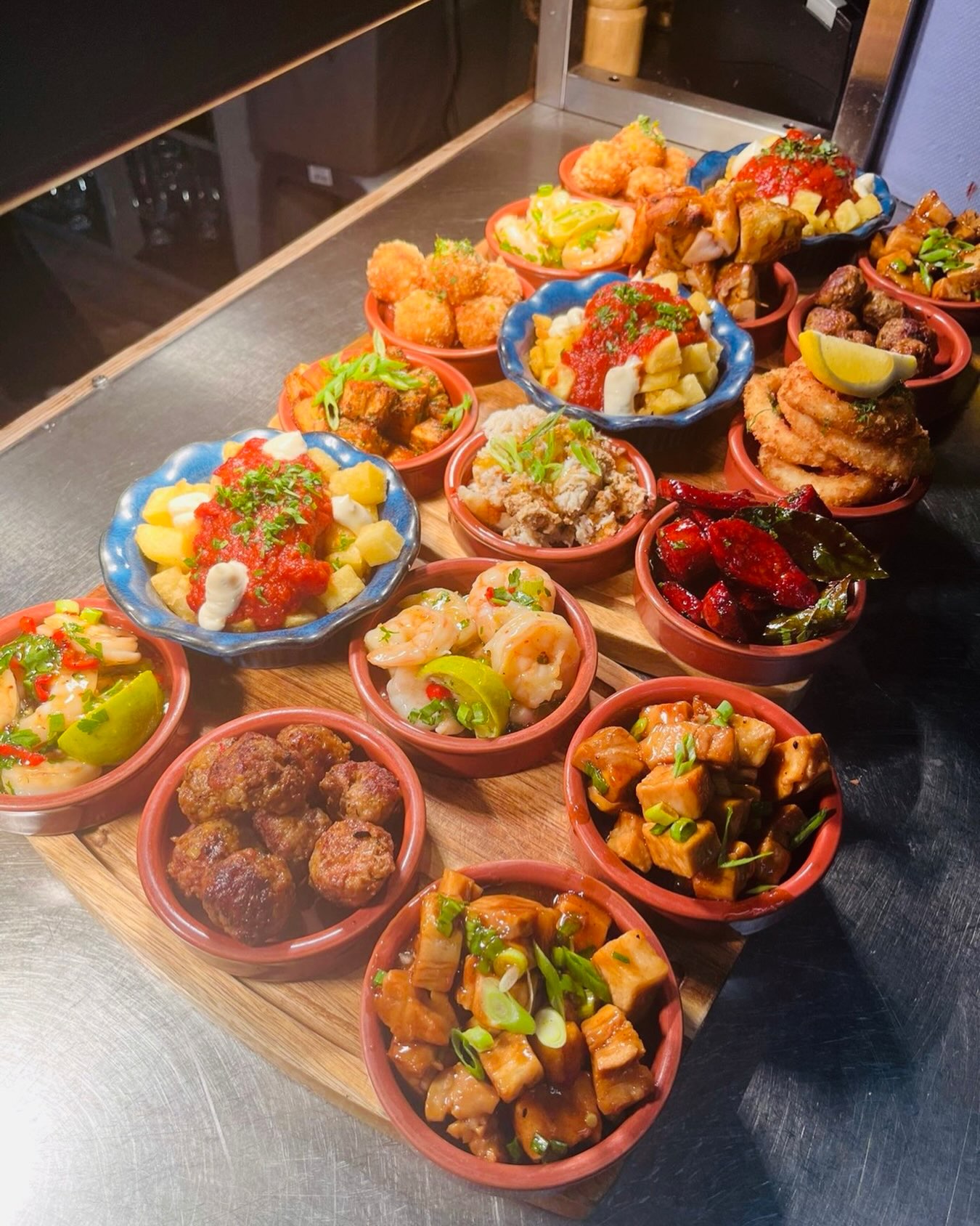 We have a few tables remaining for our tapas night tonight 🇪🇸Book via open table or give us a call on 01263 502148#Tapastuesdays #backaftersummer #authentic #Gibsons