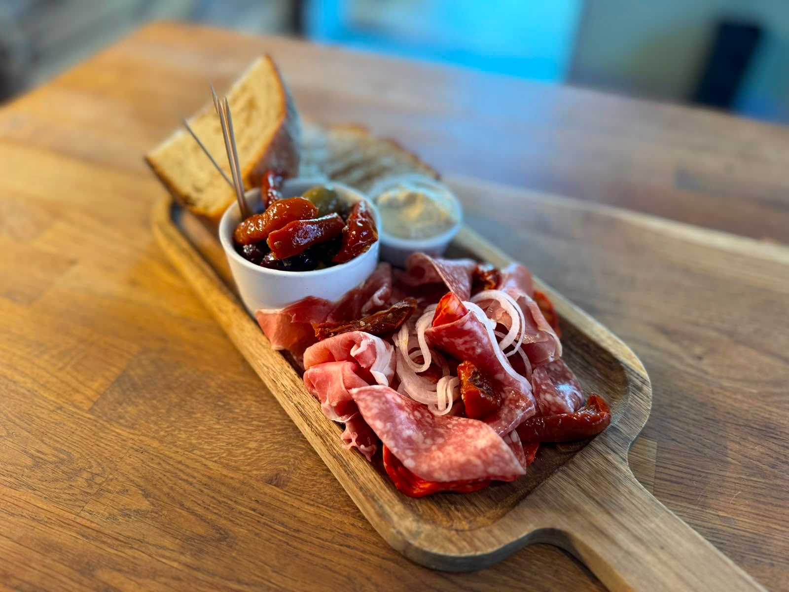 We have tables available tonight if you would like to come and join us for dinner 🍽️Dinner served 530-830pmBook via open table or give us a call on 01263 502148#autumnvibes🍁 #cosyevenings #comfortfood #Gibsons
