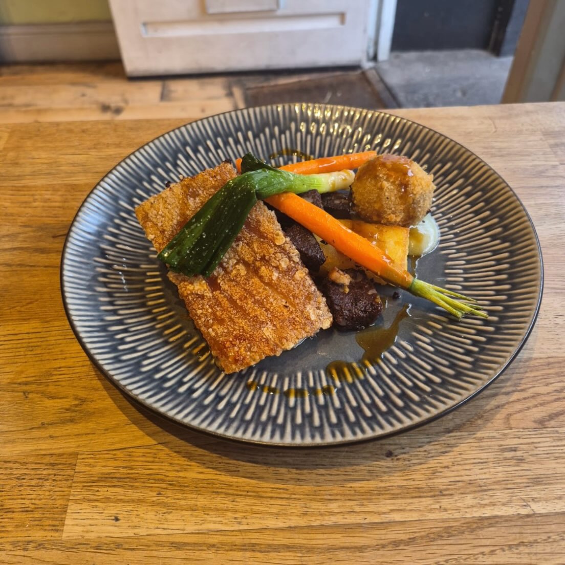 We are open this evening for dinner if you don't fancy cooking tonight 😋This is our delicious trio of pork dish... Crispy pork belly, pork shoulder bon-bon and black pudding.Serving food 5.30-20.30pm this eveningBook via open table or call 01263 502148#Monday #comfortfood #porkbelly #cosy #Gibsons